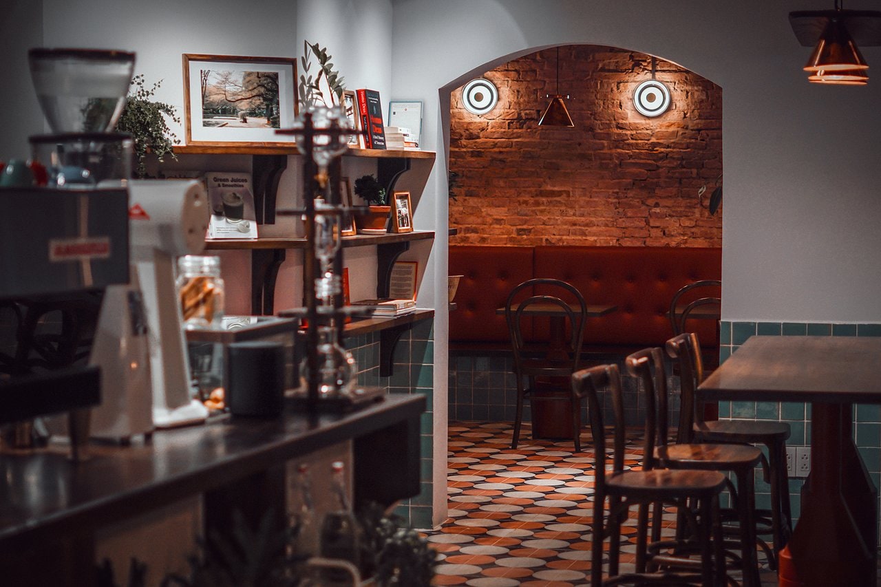 Artsy interior decor at Okkio 
